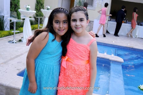 RECIENTE EVENTO.  Rebeca y Lorena.