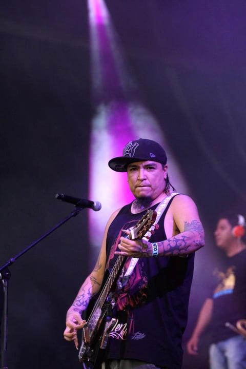 El Gran Silencio, pidió durante el “show” que se uniera la energía de los presentes para lograr el bienestar para el país.
