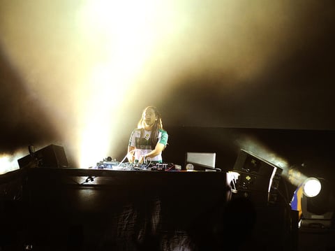 Steve Aoki puso a bailar a miles de laguneros que se dieron cita en el Coliseo Centenario de Torreón.