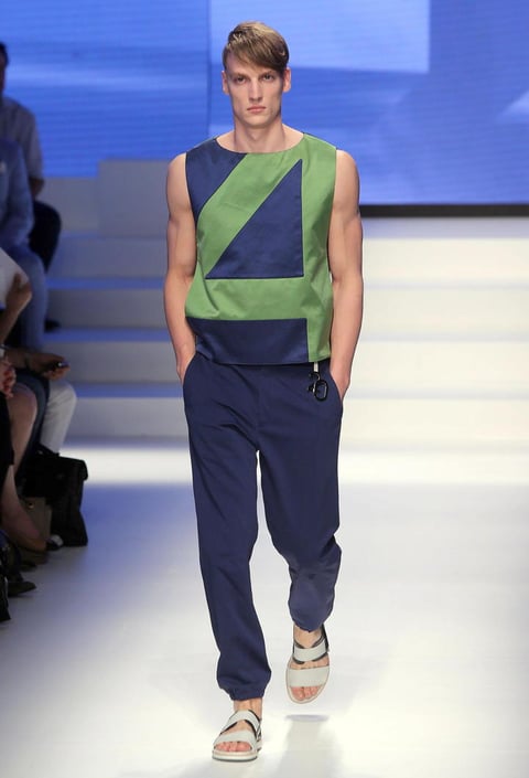 Salvatore Ferragamo ofreció coloridos diseños en su desfile en la Semana de la Moda de Milán.