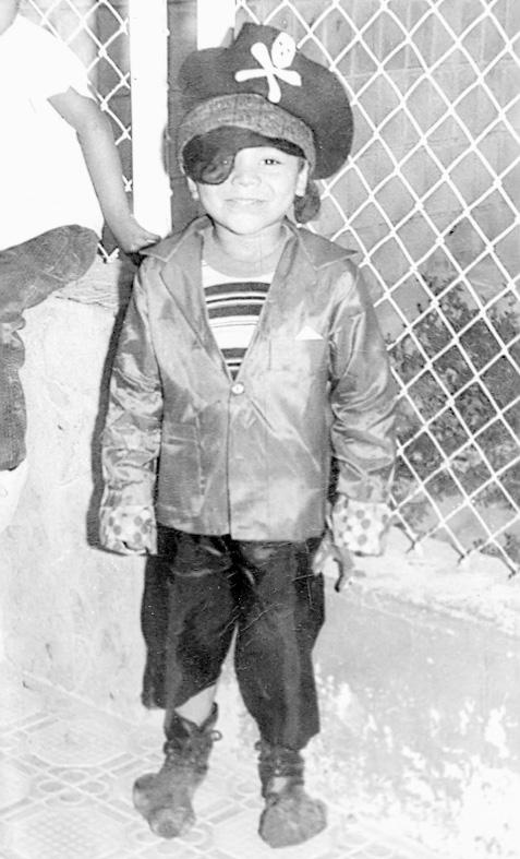 NIÑO  Ví­ctor Manuel Saláis Torres "El Pingo", hace ya varias décadas, en una fiesta de disfraces.