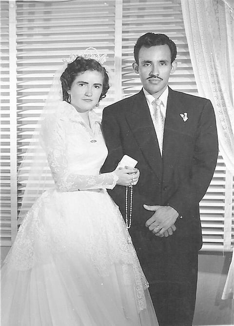 SRA.  Vica Torre de Ramí­rez y Sr. Rafael Ramí­rez Piña se casaron el 10 de junio de 1953 en la ciudad de Torreón, quienes en compañía de sus hijas y familiares se encuentran celebrando su 60 aniversario.