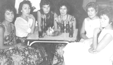 LIDIA , Rebeca, Rosa Marí­a, Elizabeth y Raquel Rodríguez Gómez e Irene Gaytán en los 60's.