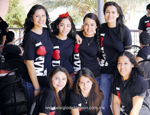 Julia Jiménez, Victoria Márquez, Karen Puentes, Brenda Villalobos, Elizabeth Larriva, Mary Potier y Karen Martínez.
