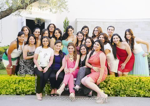 Artemisa Rodríguez con sus amigas.