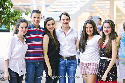 ANDREA,  Flavio, Lhuz, Roberto, Karola y Alex.