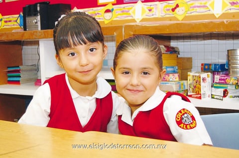 "OPEN HOUSE".  Michelle y Regina.