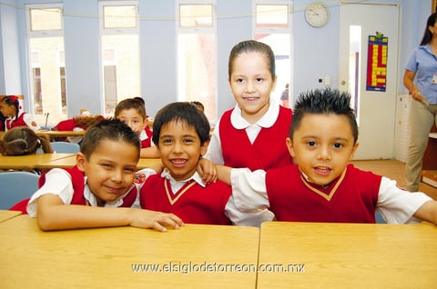 CASA ABIERTA.  Claudia, Eduardo, Brahim y Alessandro.