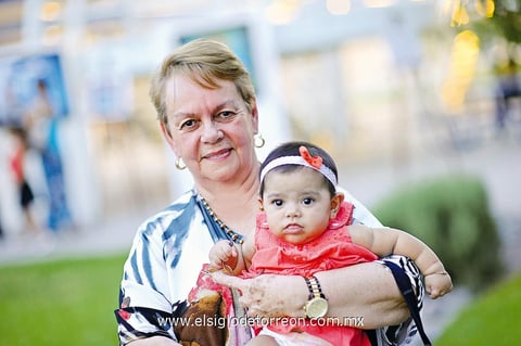 CHRISTA  con su bisnieta Valentina.