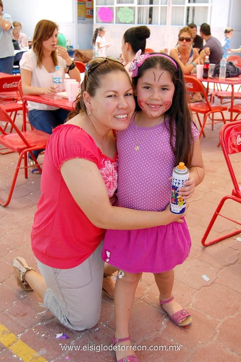 EN KERMéS.  Silvia López y María Luisa Jáquez.