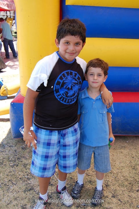 AMIGUITOS.  Fernando y Sebastián.