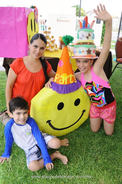 FELICES.  Marcela, Yanni y Marcela.