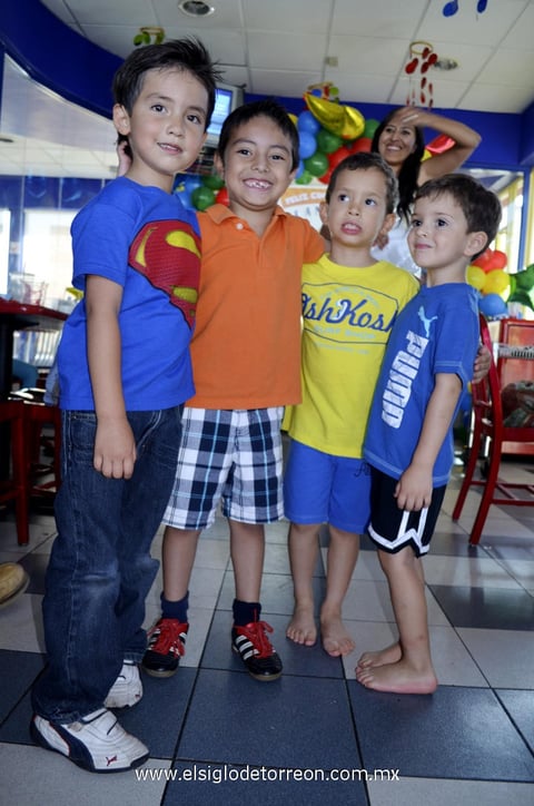 ELíAS,  Emmanuel, Santi y Diego.