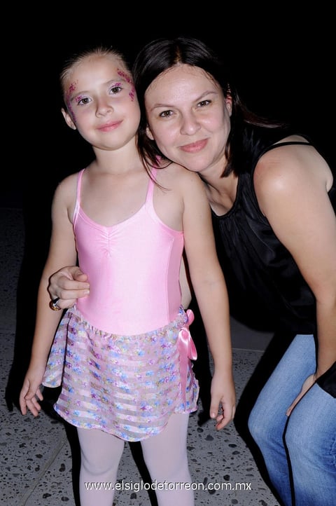 ALEJANDRA BANDA  y Natalie Coss.