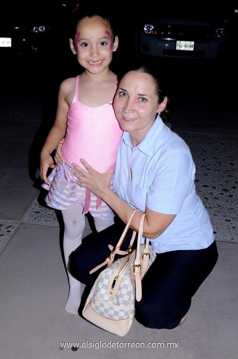 LUISA F. RAMOS  y Bárbara Aguayo.