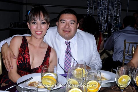PATRICIA  y Carlos Valdez.
