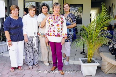 CONSEJO DE JUECES.  Margarita Villarreal, Kity Nava, Paquita Cruz, Laurita Gurrola y Marilú Velázquez.