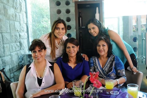 Esther, María Luisa, Lilia, Carolina y Karen.