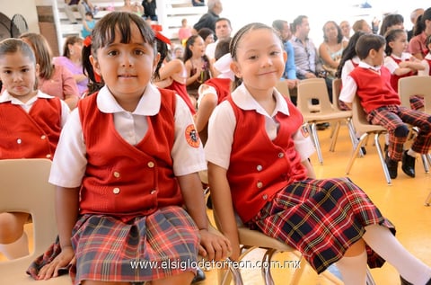 SOFíA  y Valeria.