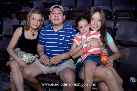 MAYRA,  Roberto, Sofía y Bárbara.
