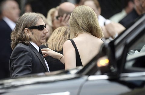 El actor estadounidense Michael Imperioli fue uno de la gran cantidad de actores que acudieron a dar el último adiós al protagonista de 'Los Soprano'.