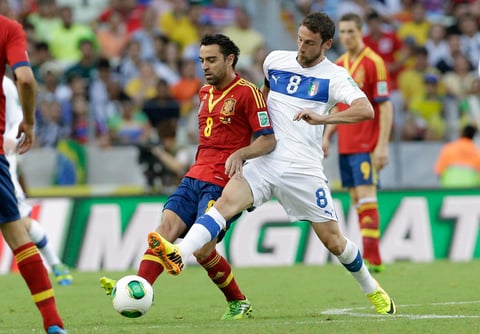 Al minuto 114, Xavi Hernández se animó a disparar de larga distancia, el balón se le movió a Buffon, quien con lo justo desvió el esférico, que se estrelló en el poste derecho.