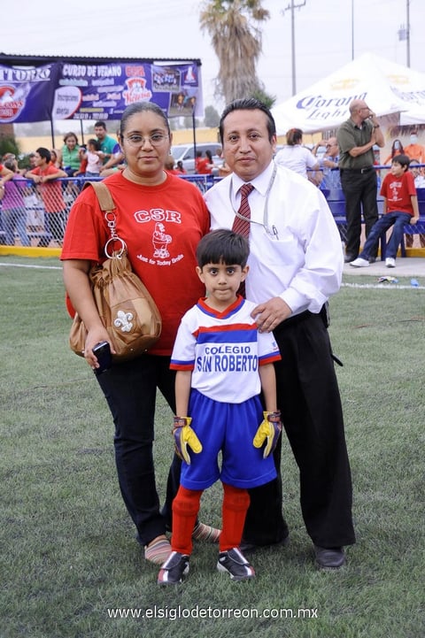 Verónica, Henry y Henry.