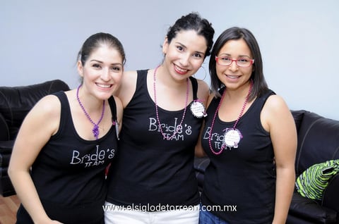 BRIDE'S TEAM.  Paloma, Martha y Alma.