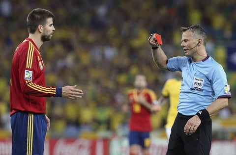 La escuadra española sufrió una baja, pues Piqué fue expulsado por el silbante central.