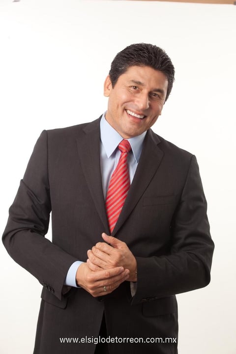 CéSAR  Lozano se ha ganado el cariño de la gente por su estilo ameno y peculiar sentido del humor.