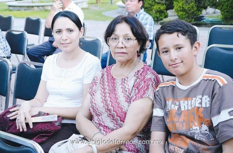 NIDIA,  Elva y Leonardo.