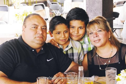 Mauro, Carlos, Mauro y Flor.