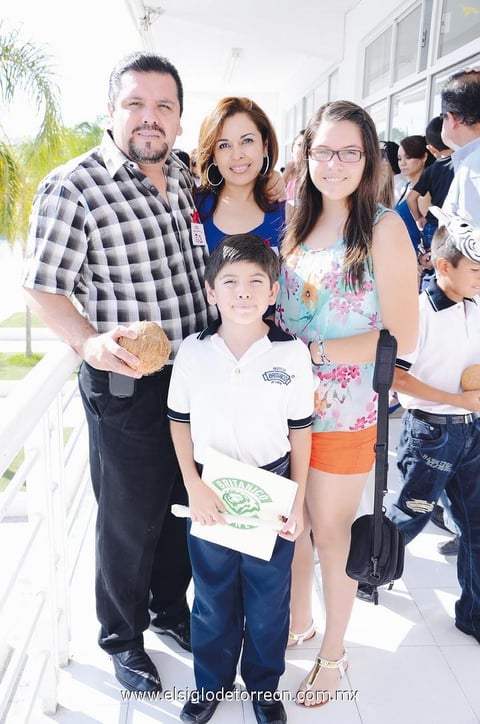 Alejandro, Esperanza, Daniela y Alejandro.