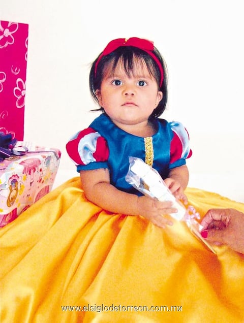 Muy linda lució Liah Adilene vestida de Blanca Nieves, celebrando su primer año de vida
