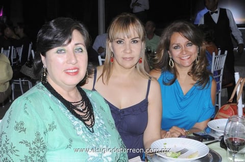 SILVIA MARTíNEZ,  Alma Izaguirre y Lucía de Ramos.