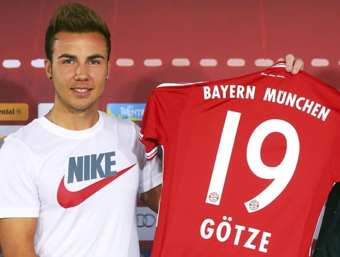 Mario Götze llega procedente del Borussia Dortmund, y se pone a las órdenes de Pep Guardiola como uno de los jugadores claves del Bayern.