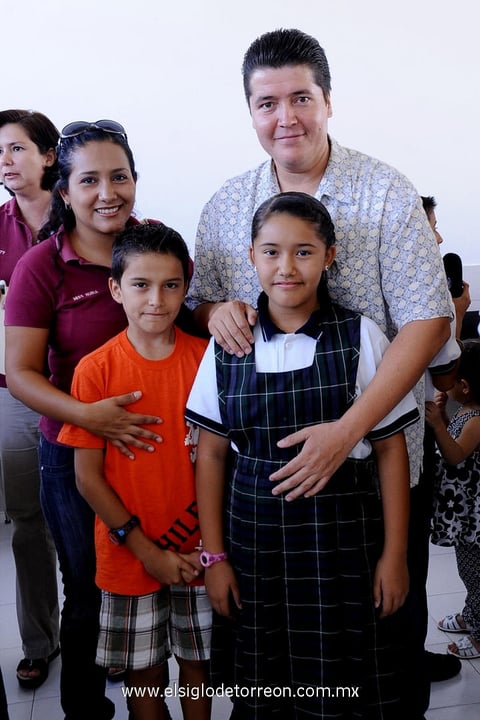 Logan,  Karla, Nuria y Carlos.