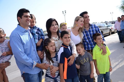 El candidato panista acudió acompañado de toda su familia y del senador Luis Fernando Salazar.
