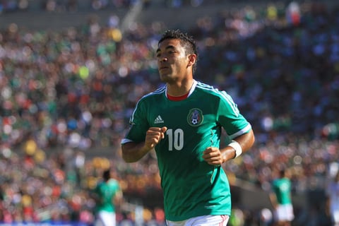 Cuando parecía que todo estaba perdido, Israel Jiménez envió un pase filtrado al centro, Marco Fabián rompió a velocidad el fuera de lugar e hizo remate por abajo para el 1-1, al segundo minuto de reposición de este primer periodo.  (Jam Media)