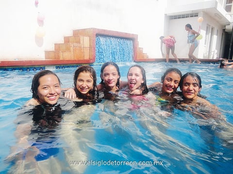 CLAUDIA,  Cecy, Marifer, María, Natalia y Dany.