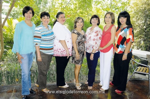Arturo Muro Aguirre con Margarita, Carlos, Daniela, Victoria, Alejandra y Karla.
