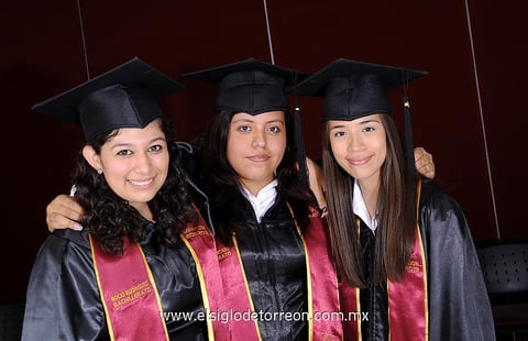 ROCíO RODRíGUEZ,  América Hurtado y Nadia García.