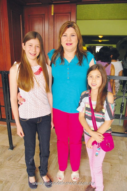 Carol, Marisol y Ana Paula.