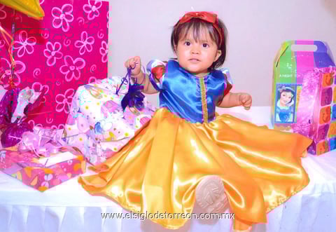 LA  niña Liah Adilene cumplió un año de vida y fue celebrada con una hermosa fiesta.