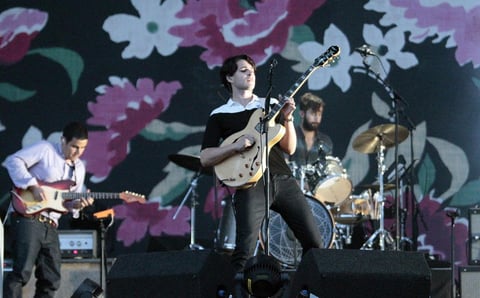 GRA247. BILBAO, 12/07/2013.- El cantante y guitarrista de la banda estadounidense "Vampire Weekend", Erza Koening, durante el concierto ofrecido hoy en la jornada de clausura del Festival Bilbao BBK Live. EFE/Luis Tejido