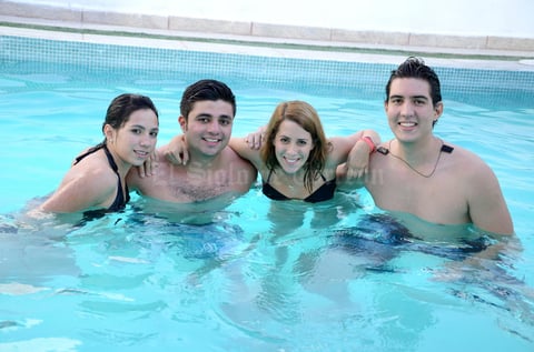14072013 UN RICO CHAPUZóN.  Ana, Enrique, Gaby y Miguel.