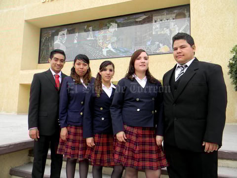 LICENCIADOS EN EDUCACIóN PRIMARIA.  Fernando Martínez, Leydy Castro, Karla Rodríguez, Dafne Menchaca y Gilberto Vargas.