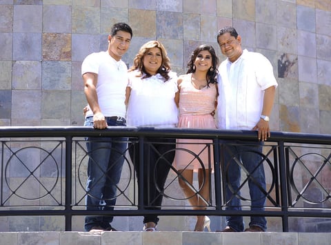 Adolfo, Edith, Ysel y Adolfo Delgado.