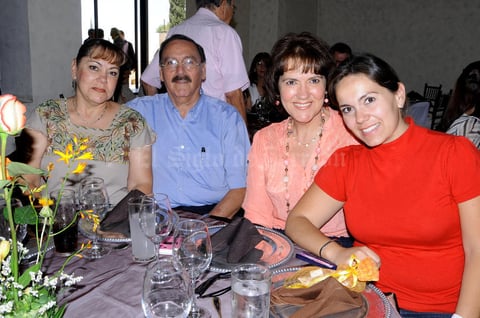 LUPITA PADILLA,  Carlos Faudón, Angélica Padilla y Angélica Torres.