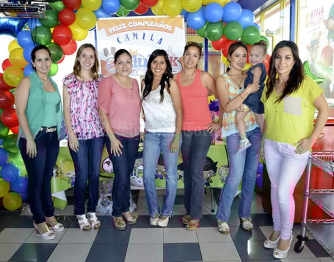 Dora, Montse, Jaquie, Lily, Mayra, Priscila, Prisci y Janeth.